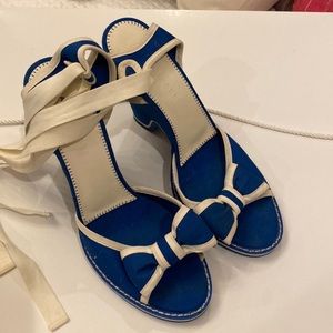 Marc Jacob’s blue ribbon heel